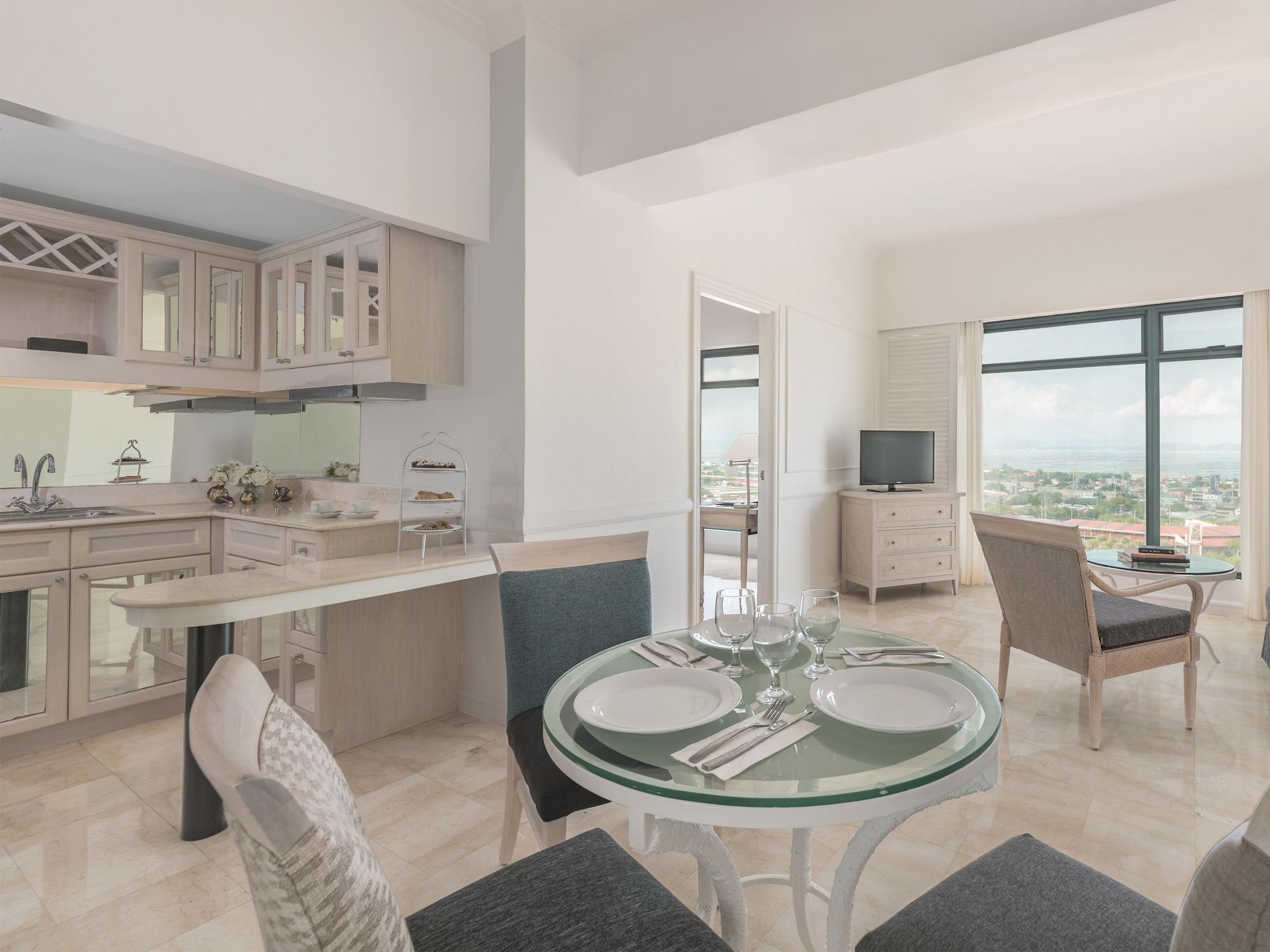 Vivere Hotel And Resorts Muntinlupa City Экстерьер фото
