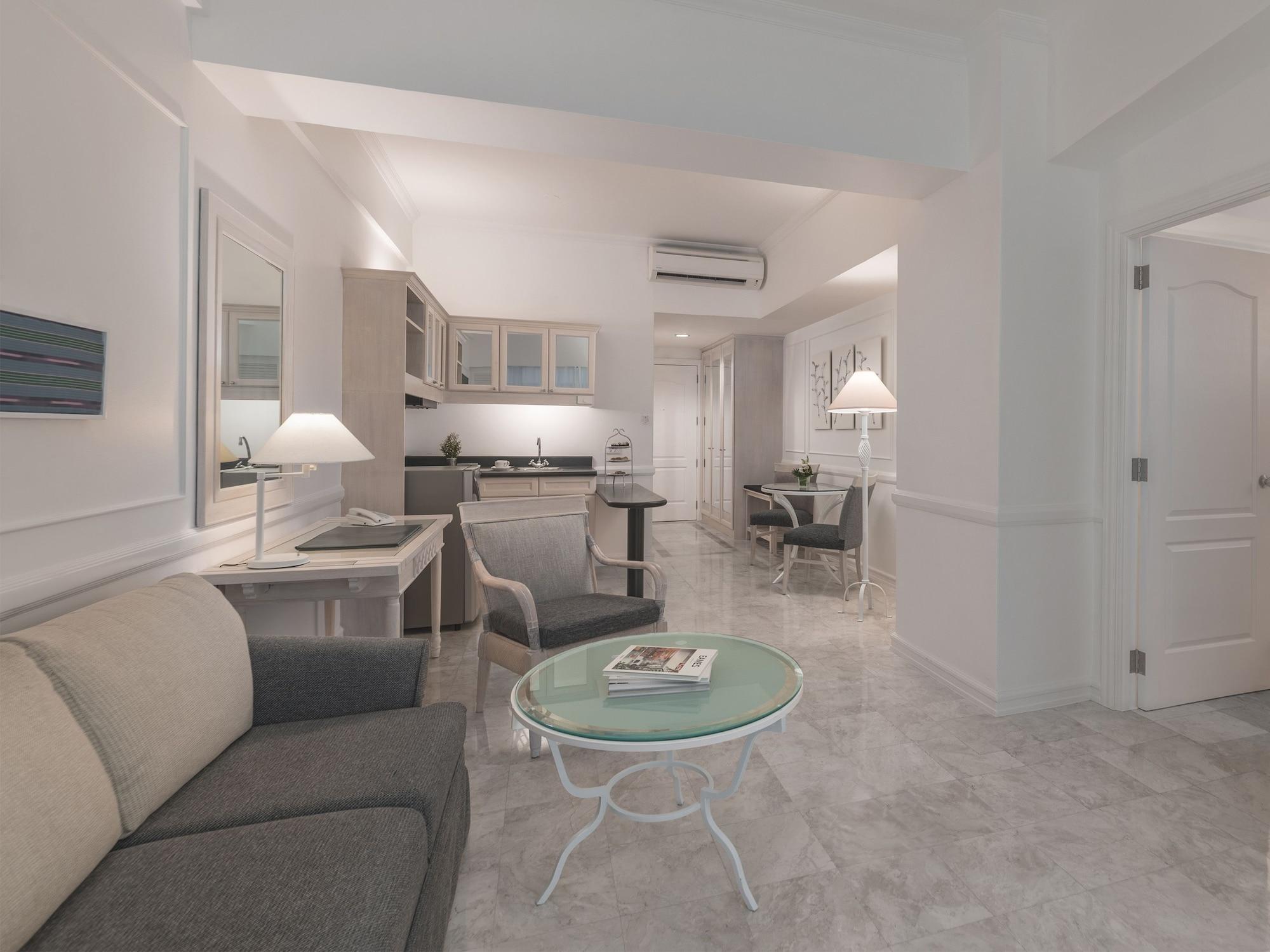 Vivere Hotel And Resorts Muntinlupa City Экстерьер фото