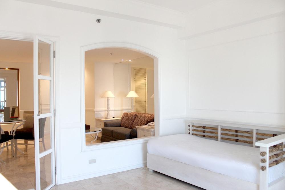 Vivere Hotel And Resorts Muntinlupa City Экстерьер фото