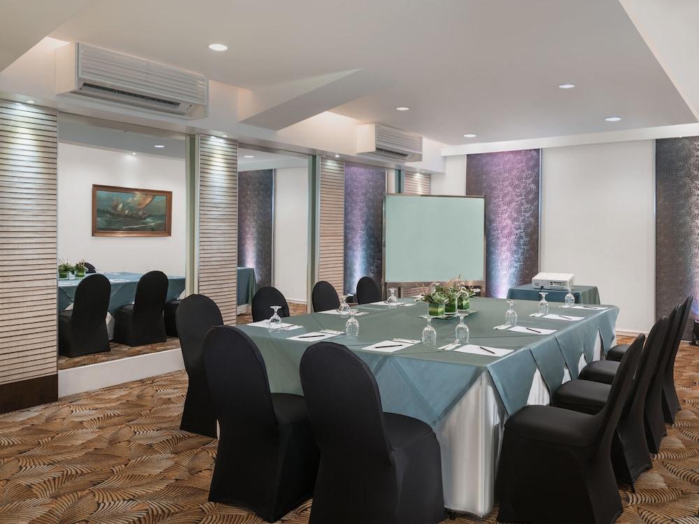 Vivere Hotel And Resorts Muntinlupa City Экстерьер фото