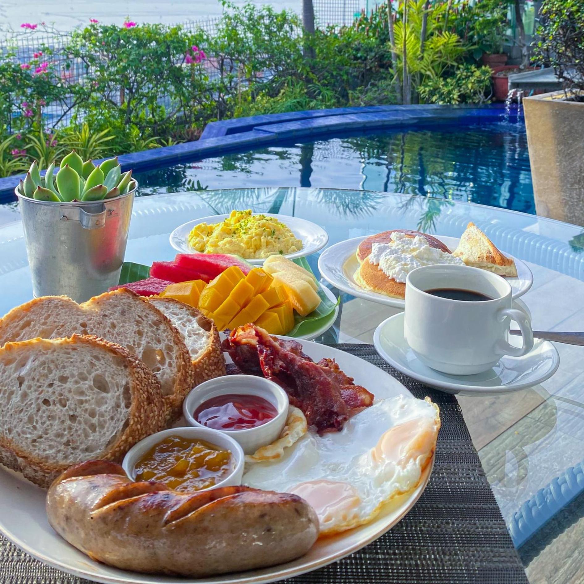 Vivere Hotel And Resorts Muntinlupa City Экстерьер фото