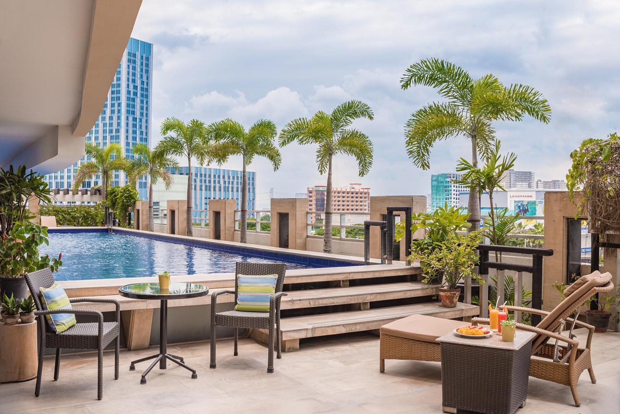 Vivere Hotel And Resorts Muntinlupa City Экстерьер фото