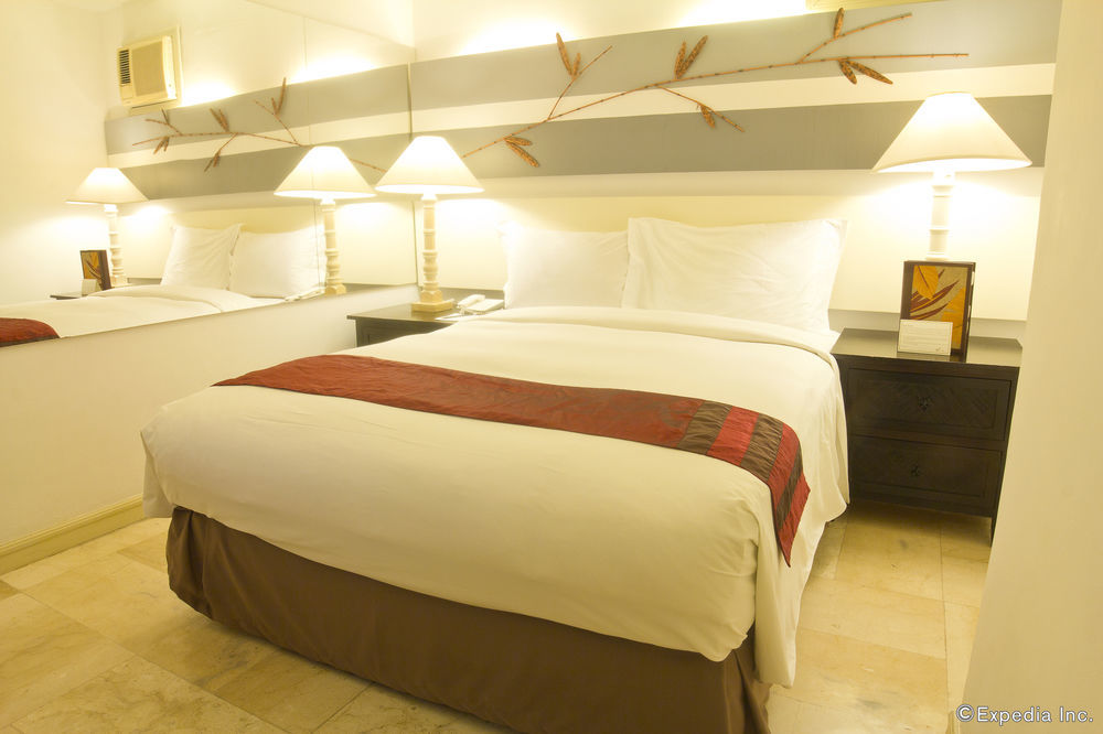 Vivere Hotel And Resorts Muntinlupa City Экстерьер фото