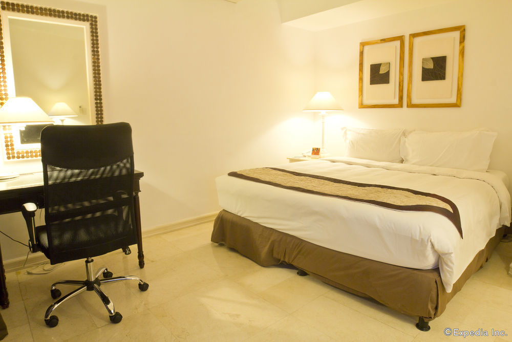 Vivere Hotel And Resorts Muntinlupa City Экстерьер фото
