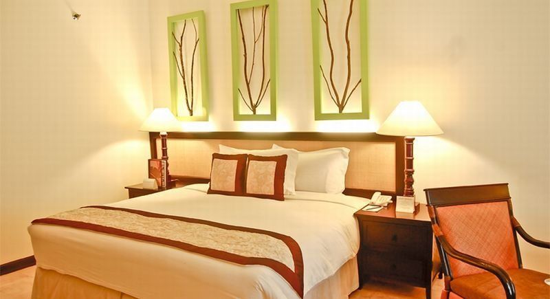 Vivere Hotel And Resorts Muntinlupa City Экстерьер фото