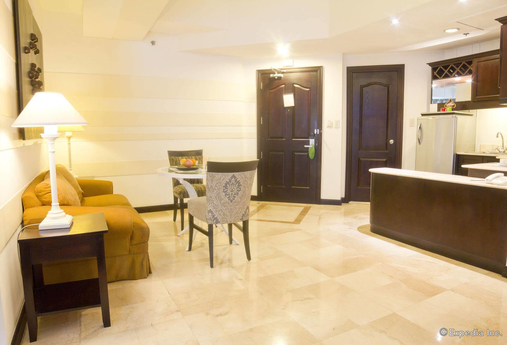Vivere Hotel And Resorts Muntinlupa City Экстерьер фото