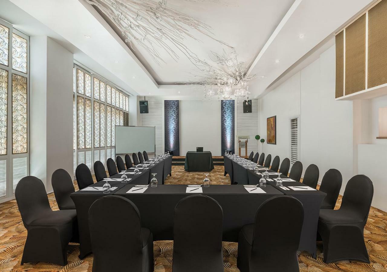 Vivere Hotel And Resorts Muntinlupa City Экстерьер фото