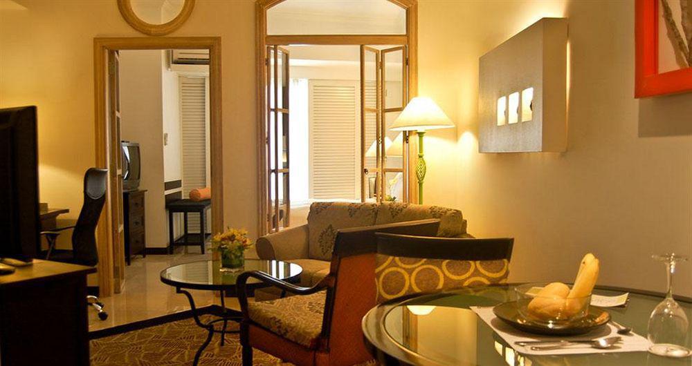 Vivere Hotel And Resorts Muntinlupa City Экстерьер фото